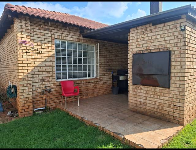 3 BEDROOM SECTIONAL TITLE FOR SALE IN EIKE PARK